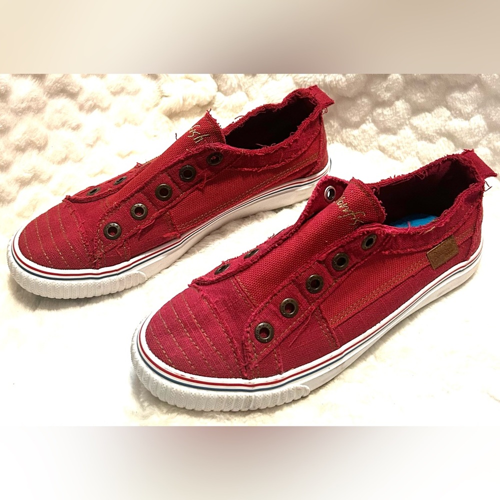 Blowfish Malibu100% cotton Red Slip-On no lace up canvas Sneaker women’s size 9 - Picture 2 of 10